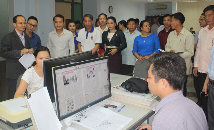 Vientiane provincial delegation pays working visit to Hai Duong Newspaper